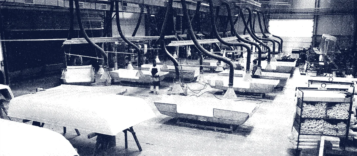 Fassmer production hall in 1977: manufacturing fiberglass-reinforced plastic (FRP) car roofs for Volkswagen – entry into the automotive industry.