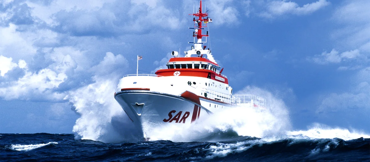 The Hermann Marwede sea rescue cruiser of the German Maritime Search and Rescue Service (DGzRS) in rough seas – built at the Fassmer shipyard in Berne.