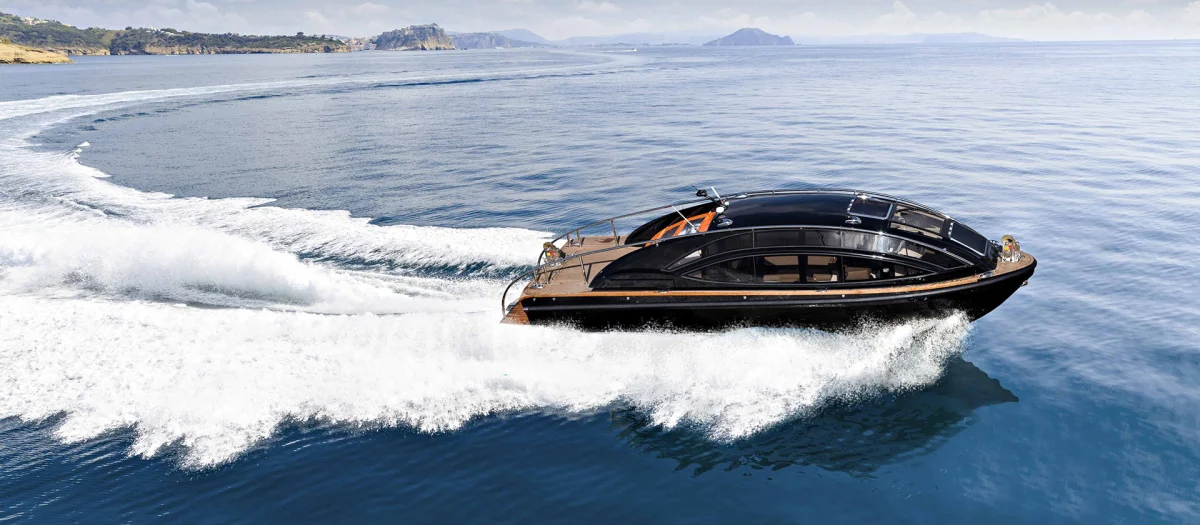 Luxurious tender boat with an elegant design, featuring a lightweight, high-quality composite hull by Fassmer – cruising at full speed on the open sea.